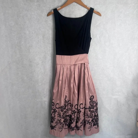 SLNY Black & Pink Sequin Floral Formal Dress Deep V Back Fit & Flare Size 14 - Picture 3 of 13